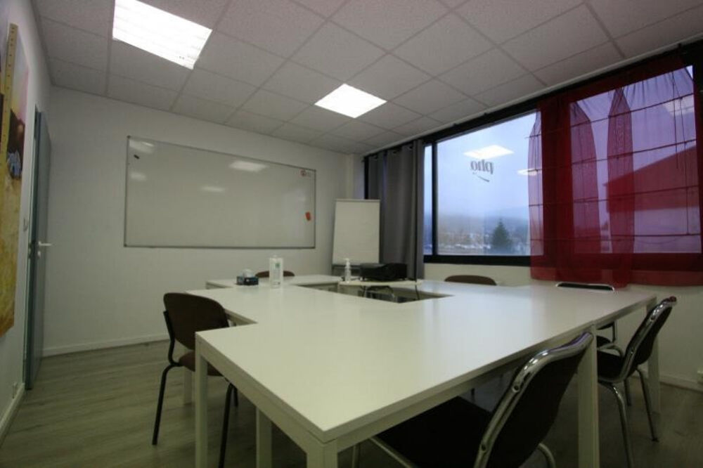   ARGONAY : 520 EUR HT HC/ mois. Dans immeuble d'affaires proche sortie A41 et toutes commodités (centre ... Argonay