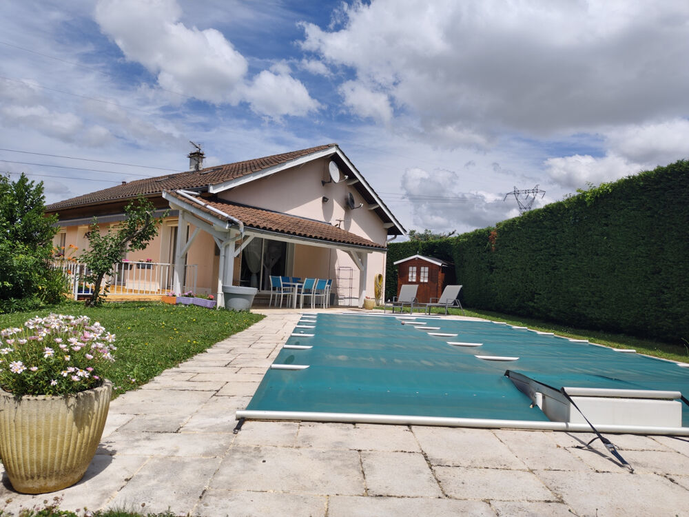 Villa spacieuse avec piscine, grand sous-sol et jardin arboré