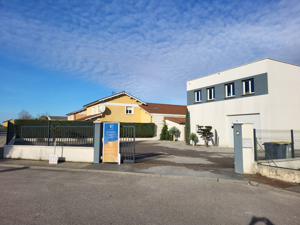   TIGNIEU LOCAL PROFESSIONNEL DE 190 M2 AVEC PARKING Tignieu jameyzieu