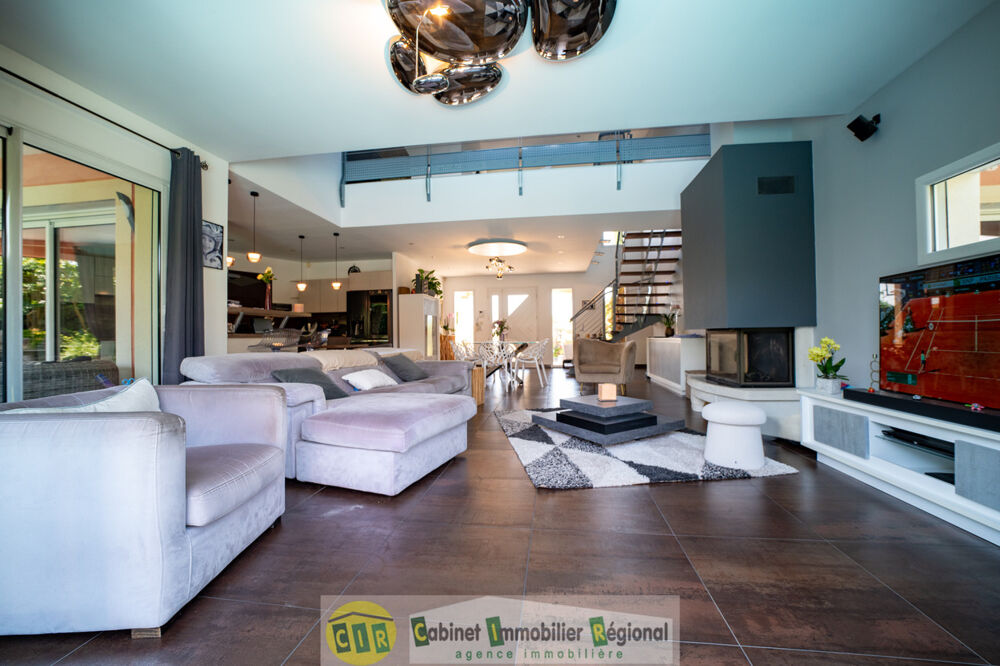 COUP DE COEUR SUPERBE VILLA 230 M2 AVEC PISCINE CHAUFFÉE