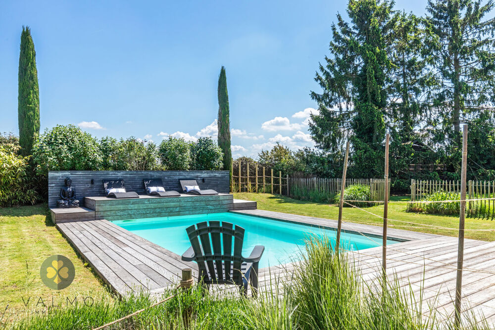 MAISON INDIVIDUELLE 'COUP DE COEUR' AVEC PISCINE en CENTRE VILLAGE