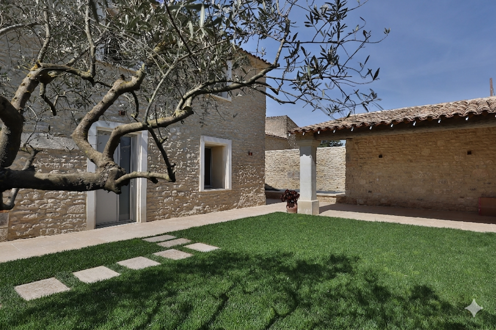 Dept 84 - Gordes - Maison en pierre entièrement rénovée avec piscine