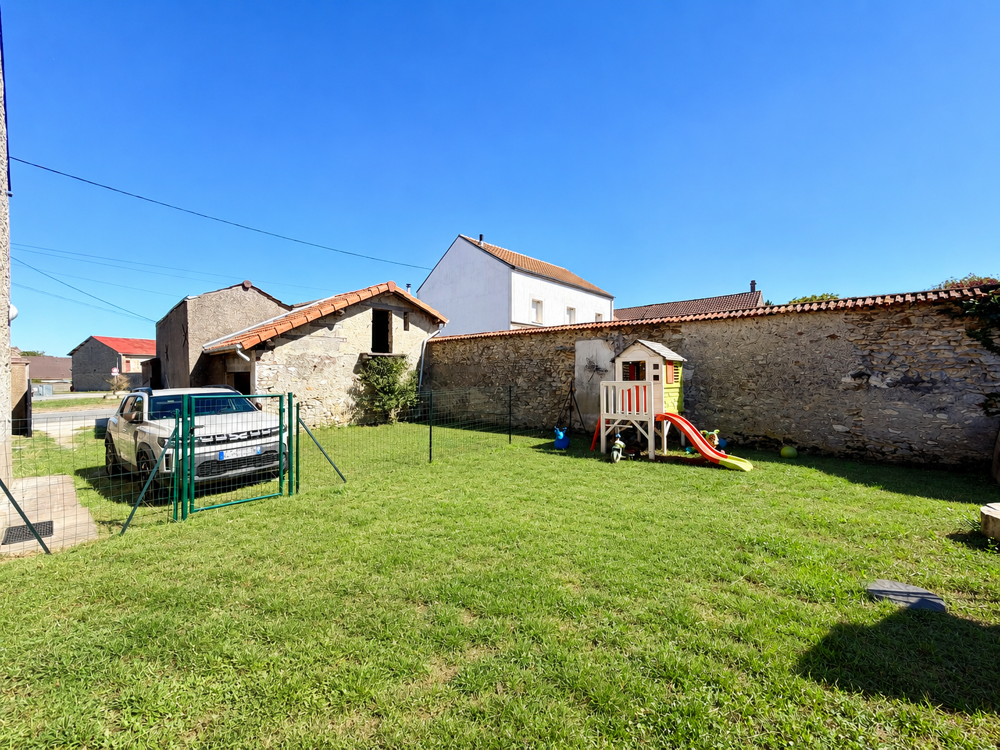 Vente Maison Maison en pierre 112 m2 habitables- 3 chambres- Terrain clos de 334 m2 Auneaubleurysaintsymphorien