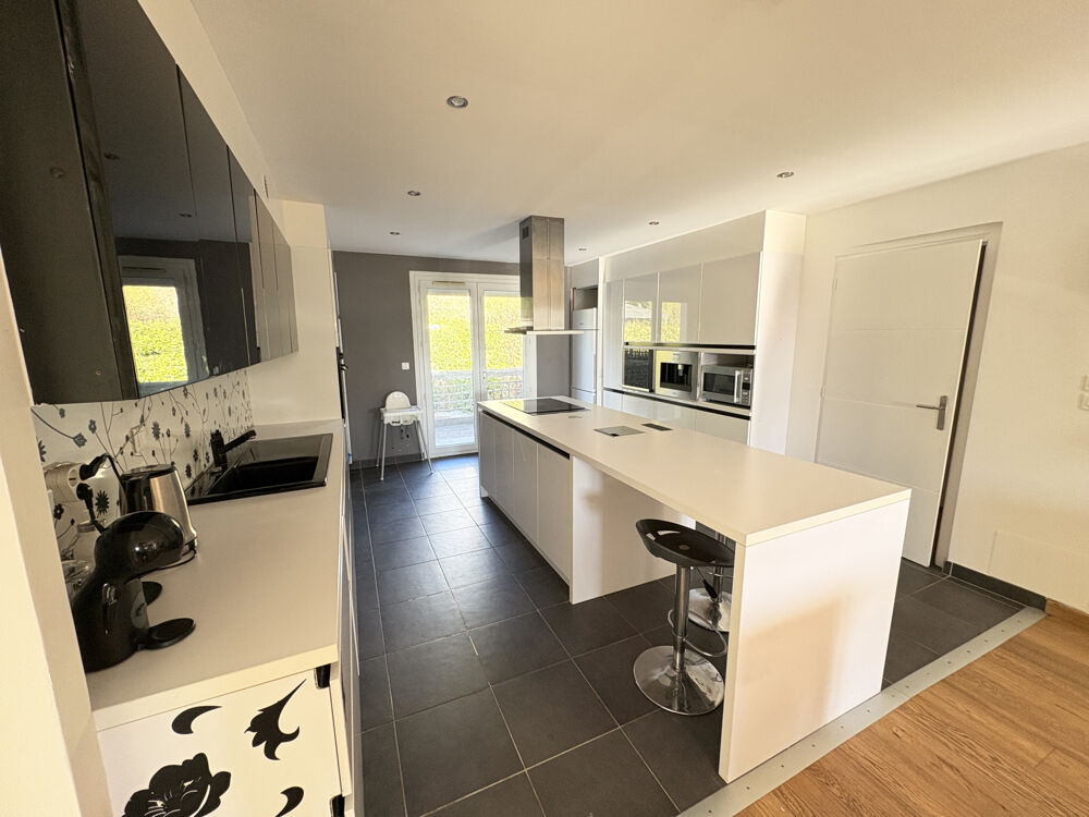 Dépt Hérault (34) A vendre sur Clapiers maison décomposée en 3 appartements avec extérieur