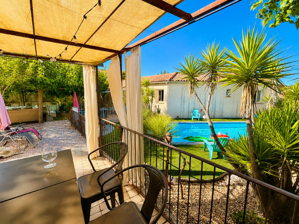 En exclusivité Vergèze, Villa de PP 130m2 sur 1000 m2 de terrain avec piscine et 4 chambres piscine et grand a