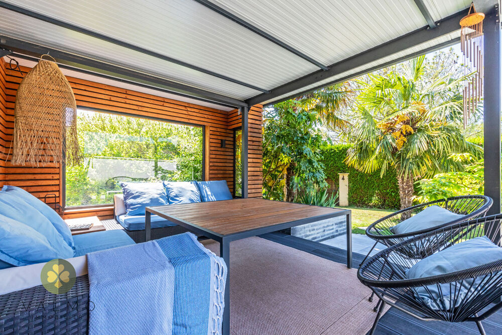 MAISON INDIVIDUELLE 'COUP DE COEUR' AVEC PISCINE en CENTRE VILLAGE