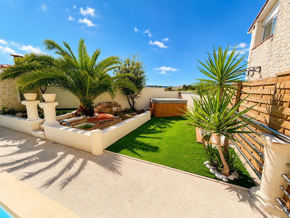 Vente Maison MARIGNANE   Une maison avec beaucoup de potentiel et confort, piscine, T2 indépendant et art de vivre se renco Marignane