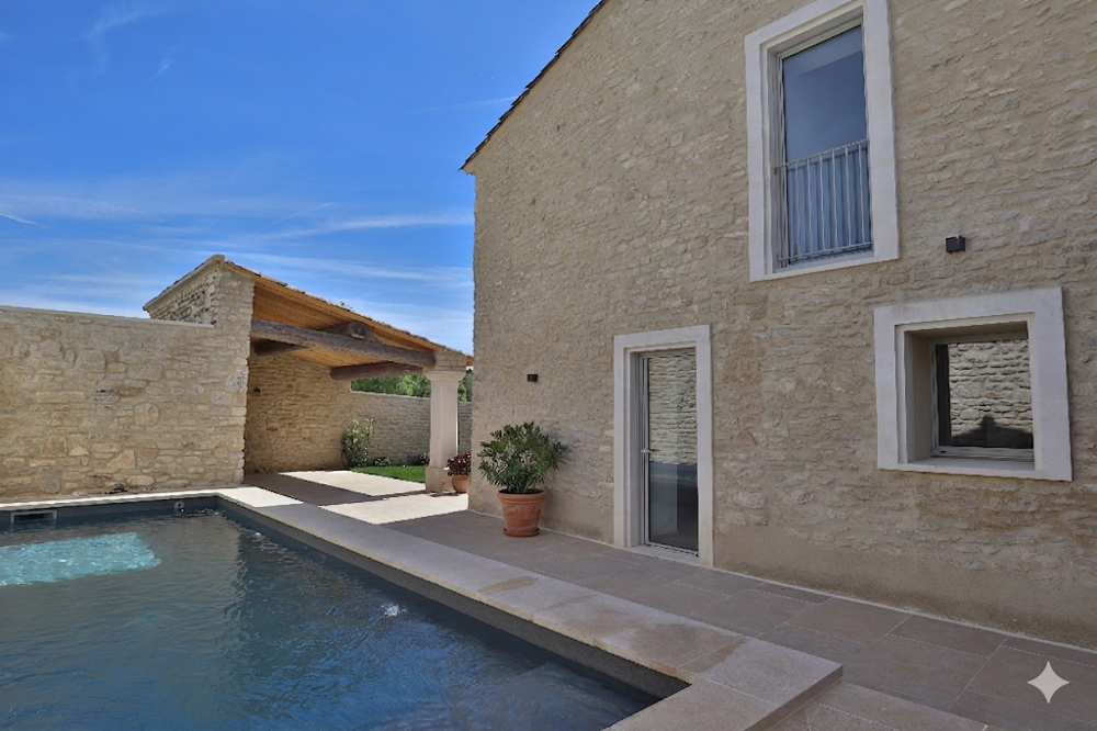 Dept 84 - Gordes - Maison en pierre entièrement rénovée avec piscine