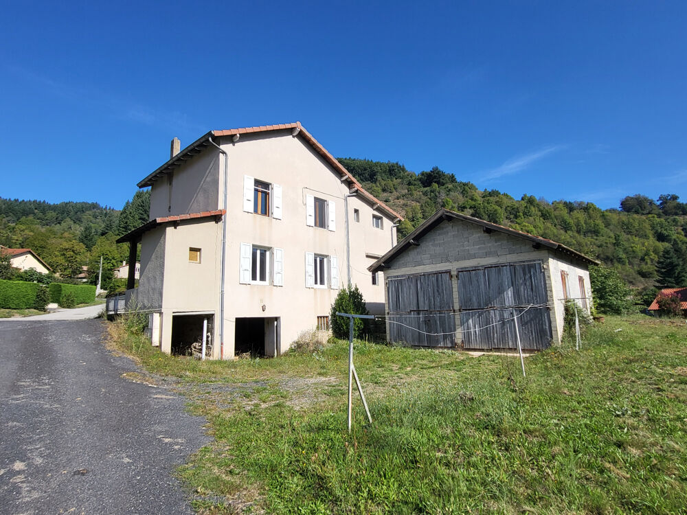 Ardèche (07) A vendre coquette maison avec deux appartements, avec sous-sol, grands garages, terrain plat.