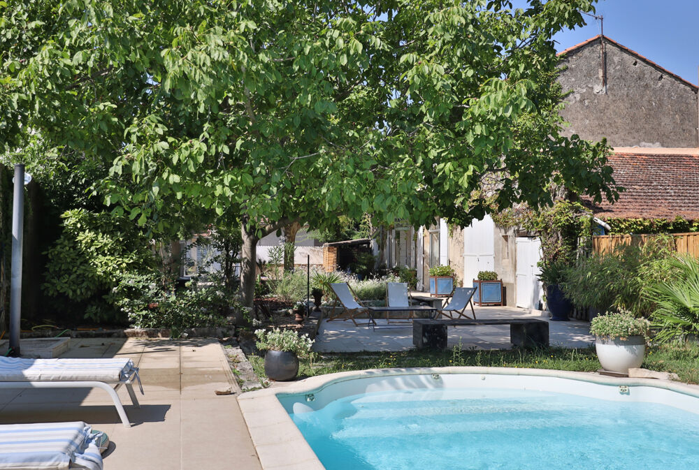 Dept 13 - Noves - Très beau mas de village avec piscine et dépendances