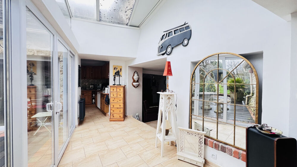 Charmante maison en pierre 152 m2 habitables Village avec commerces et école
