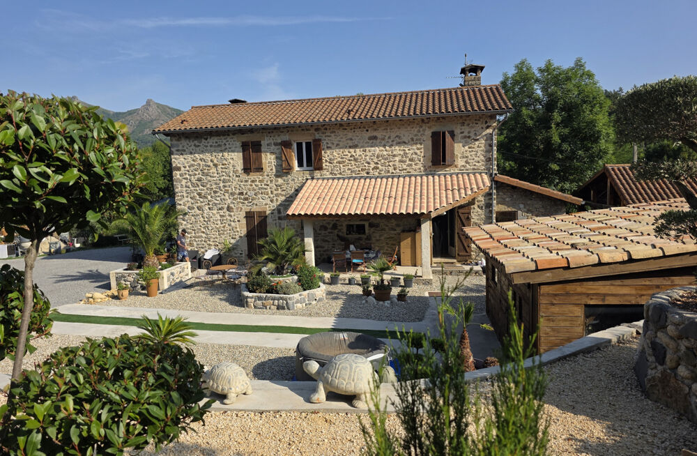 07 - JAUJAC - PROPRIETE EN PIERRES - 2 LOGMENTS - SUR 1774 m2 DE TERRAIN