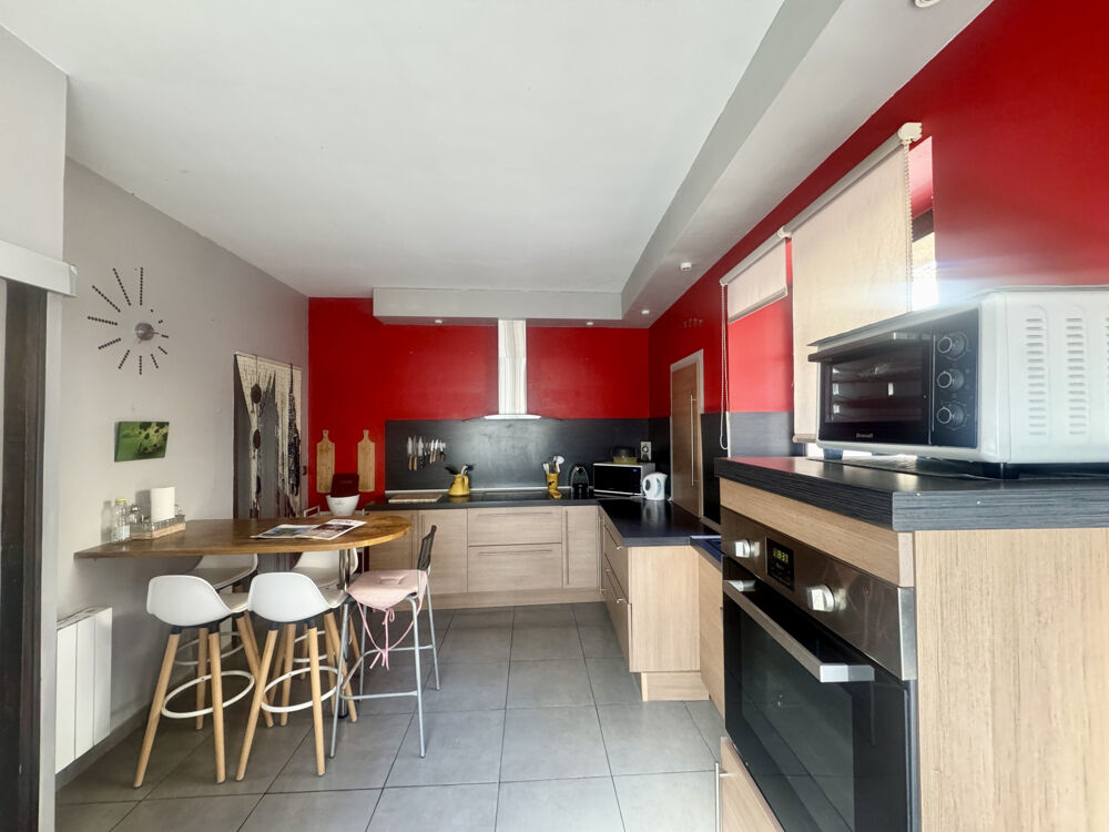 En exclusivité Vergèze Maison de village d'environ 120 m2 hab 3 chambres et toit terrasse