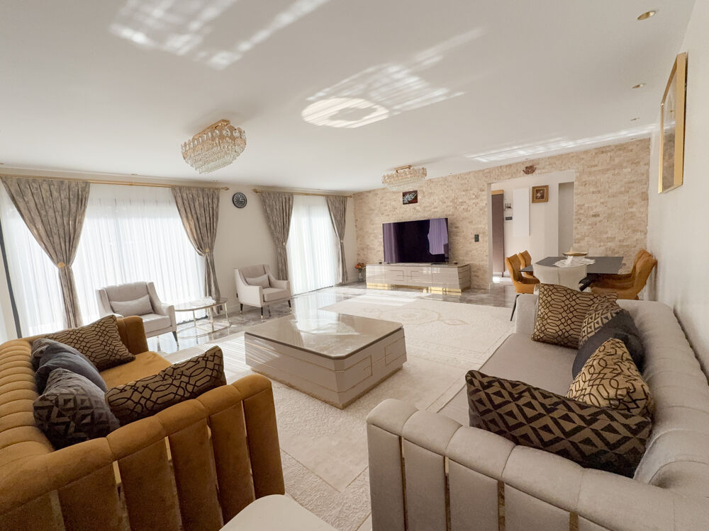 Marignane Magnifique maison moderne et entièrement rénovée 244 m2 habitables sur 502 m2 de terrain