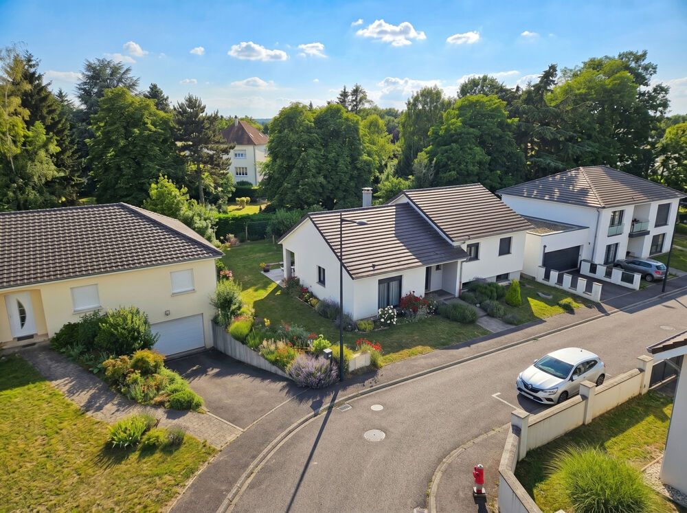 Maison individuelle de 135 m2 avec jardin et garage double dans un quartier recherché de Forbach