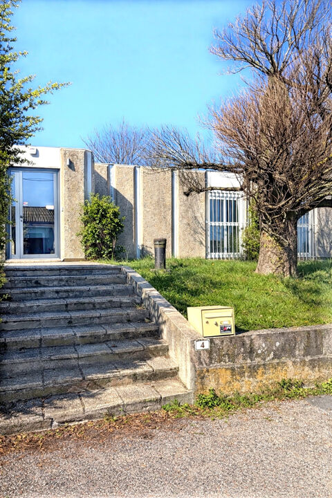 A vendre local commercial de plain-pied 344m 2 avec parking privatif - Aubenas - 375000 07200 Aubenas
