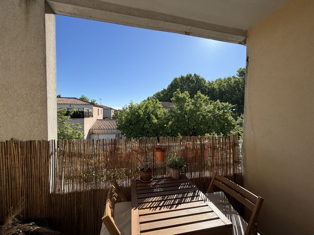 A VENDRE NÎMES Appartement 2 pièces de 41 m2 vendu meublé, place de parking privative