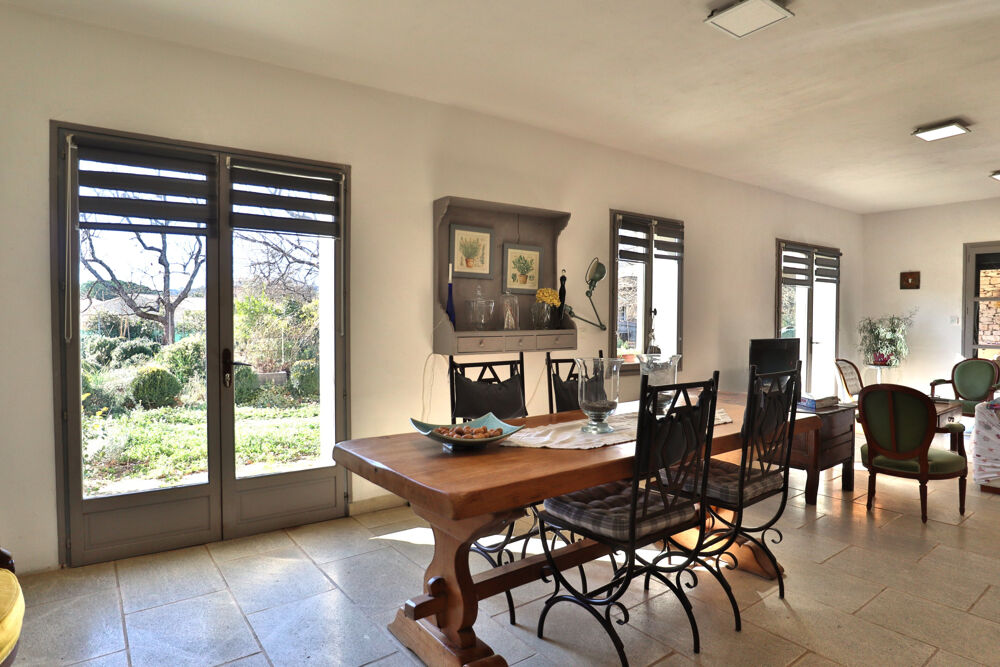 Dept 84 - Gordes - Belle bâtisse au calme - 164 m2 de surface habitables + dépendance à aménager et grenier su
