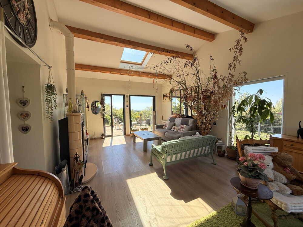 Vente Maison Villa de caractère - 159 m2 habitables, 4 chambres + dépendances sur terrain clos et arboré de 5453 m2 Saint gineys en coiron