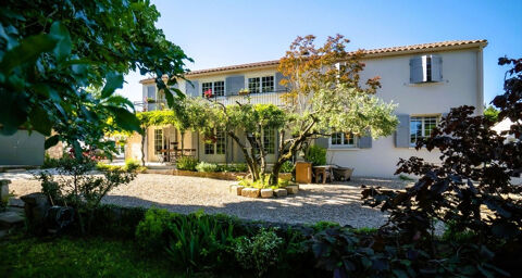   A Vendre GARD (30) - Propri�t� comprenant une grande bastide avec piscine et une annexe Maison - 11 pi�ce(s) - 244 m�