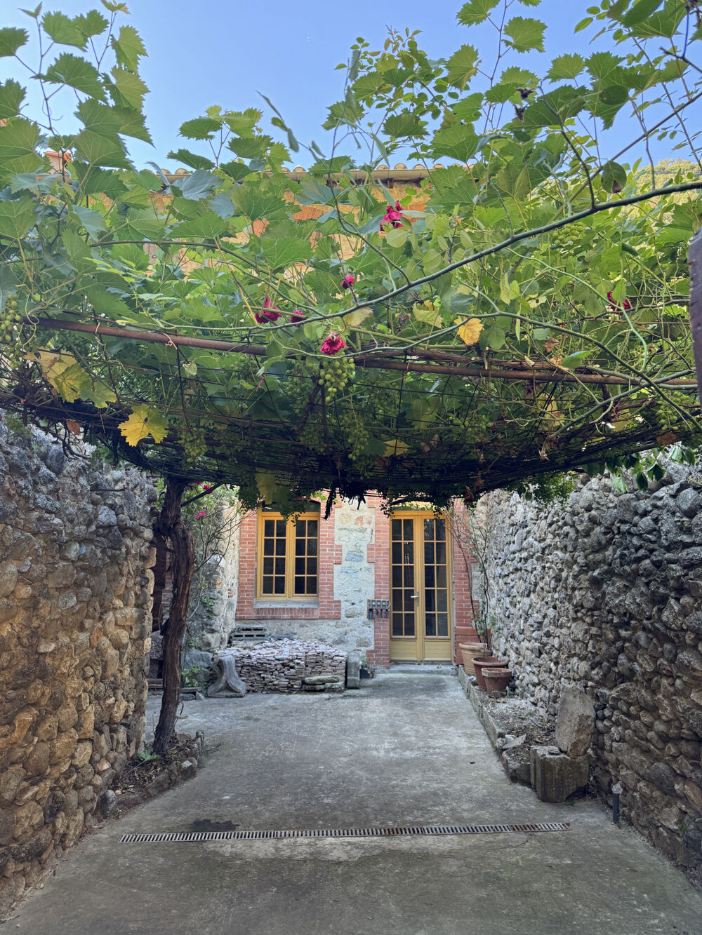 Maison de village avec local commercial et appartements à VILLEFRANCHE DE CONFLENT