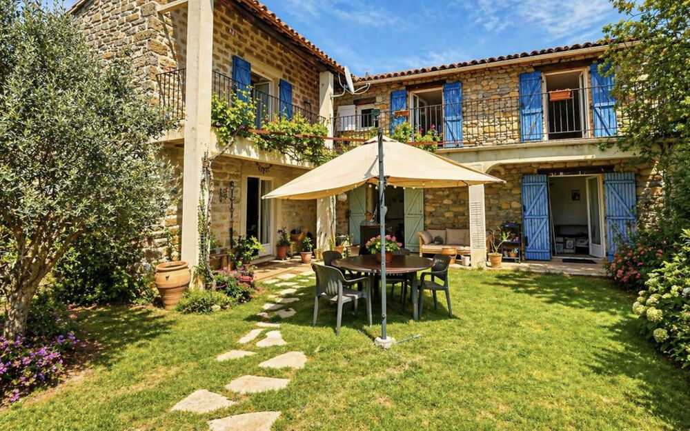 SECTEUR QUISSAC : Propriété comprenant 1 habitation principale et 3 gîtes avec piscine