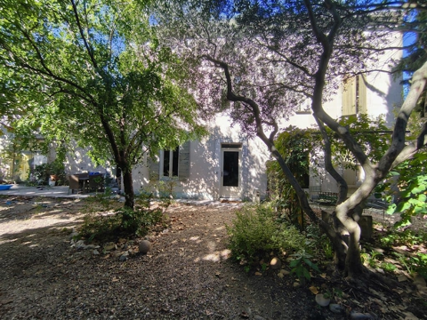   DPT (13) A VENDRE  MAS DE VILLAGE AU CENTRE DE BOULBON Maison - 11 pièce(s) - 340 m²