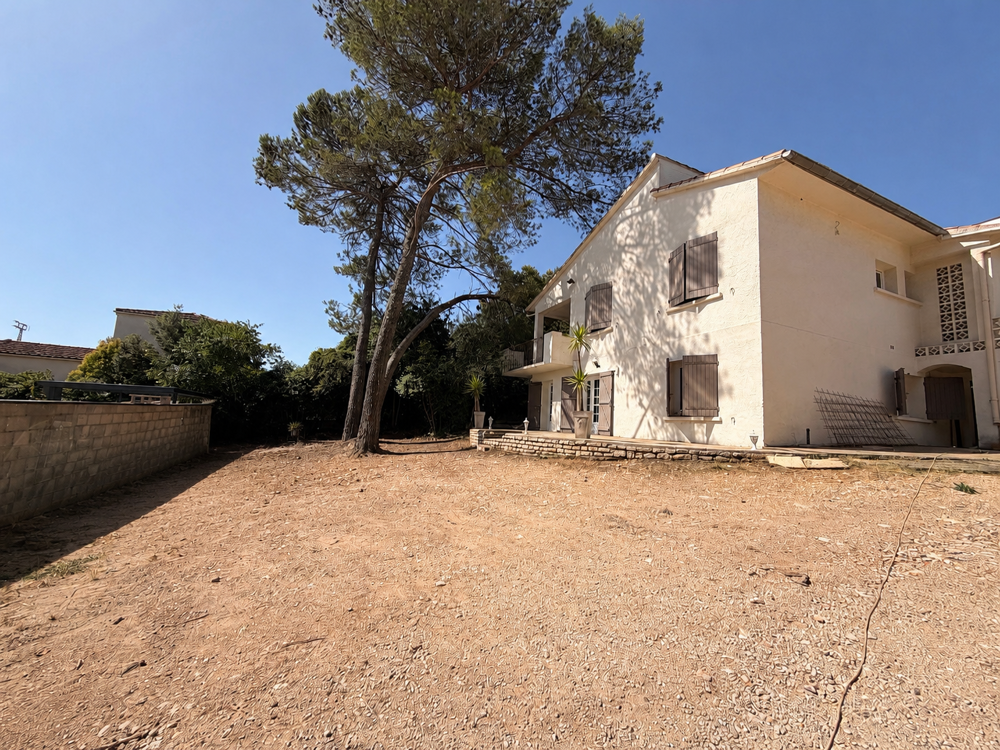 Vergèze Villa 6 chambres de 160 m2 hab sur 546 m2 de terrain