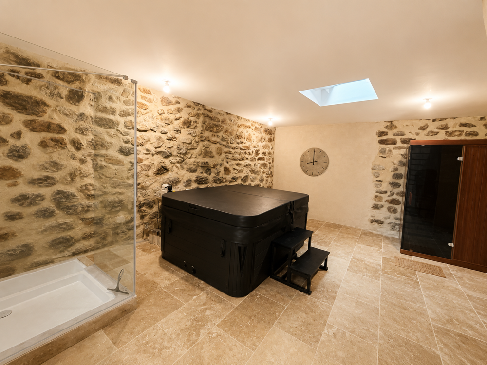 Vente Maison CLERMONT L'HERAULT - Maison de ville rénovée avec espace bien-être- Vendue meublée Clermont l herault