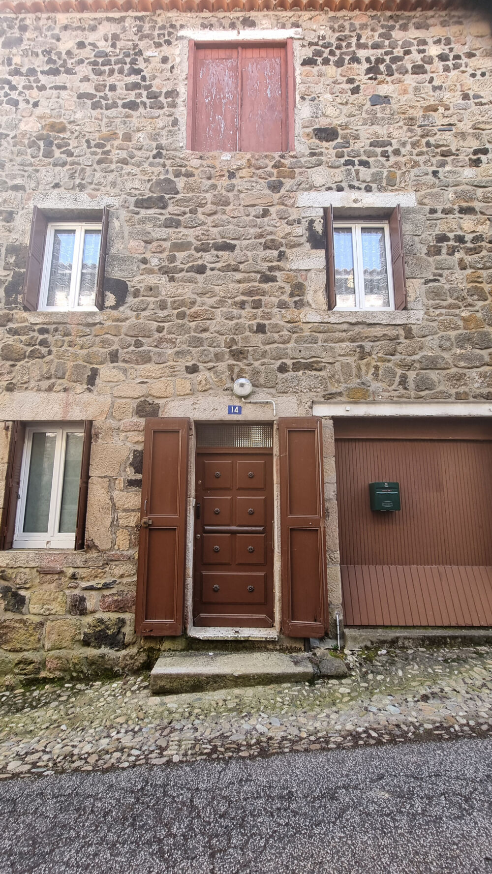 Dépt. 43 - A VENDRE à PRADELLES - Maison mitoyenne de Village de 72 m2. BAISSE DE PRIX