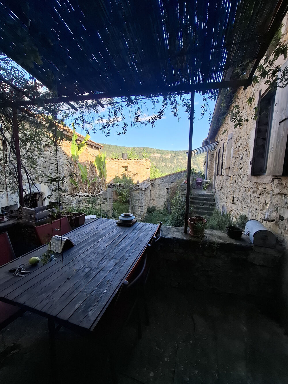 Grande maison familiale à Vesseaux