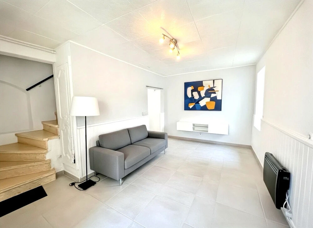 À Vendre : Maison de village Avec cour