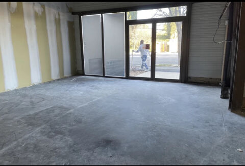 LOCAL  NEUF EMPLACEMENT No1 1034 84250 Le thor