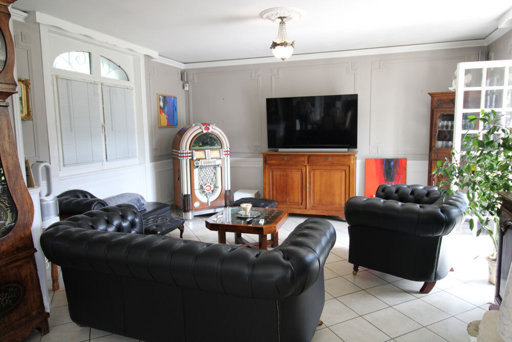 Vente Propriété/Château Dpt Eure  (27) proche Vernon maison de charme 225 m2 avec tennis sur terrain de 2300 m2 environ Vernon