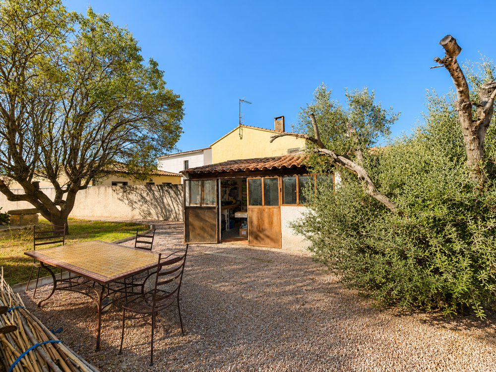 En exclusivité Vergèze, Villa de PP 130m2 sur 1000 m2 de terrain avec piscine et 4 chambres piscine et grand a