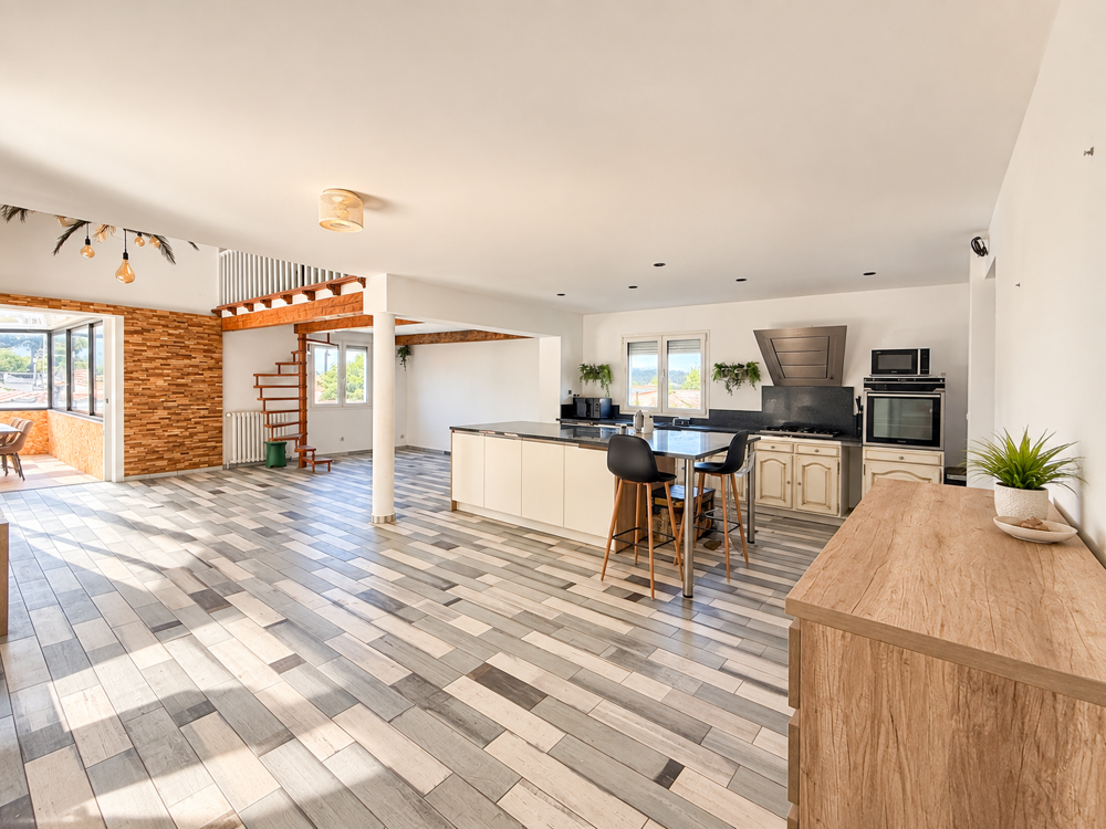 Vente Maison À VENDRE   MAISON T4 114 M2 AVEC PISCINE, SOUS-SOL AMÉNAGEABLE ET 695 M2 DE TERRAIN   13920 Varage St mitre les remparts