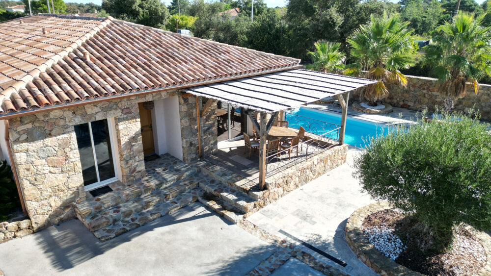 Villa style bergerie 3 chambres en pierre de taille avec piscine