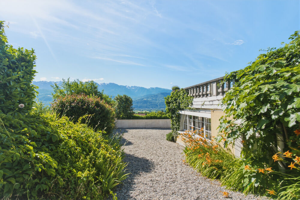 à vendre  Propriété/château Meylan (38240)