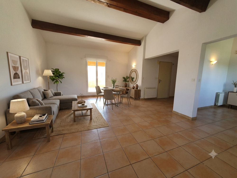 Vente Appartement UZES : APPARTEMENT P5 DERNIER ETAGE AVEC TERRASSE ET PARKING Uzes