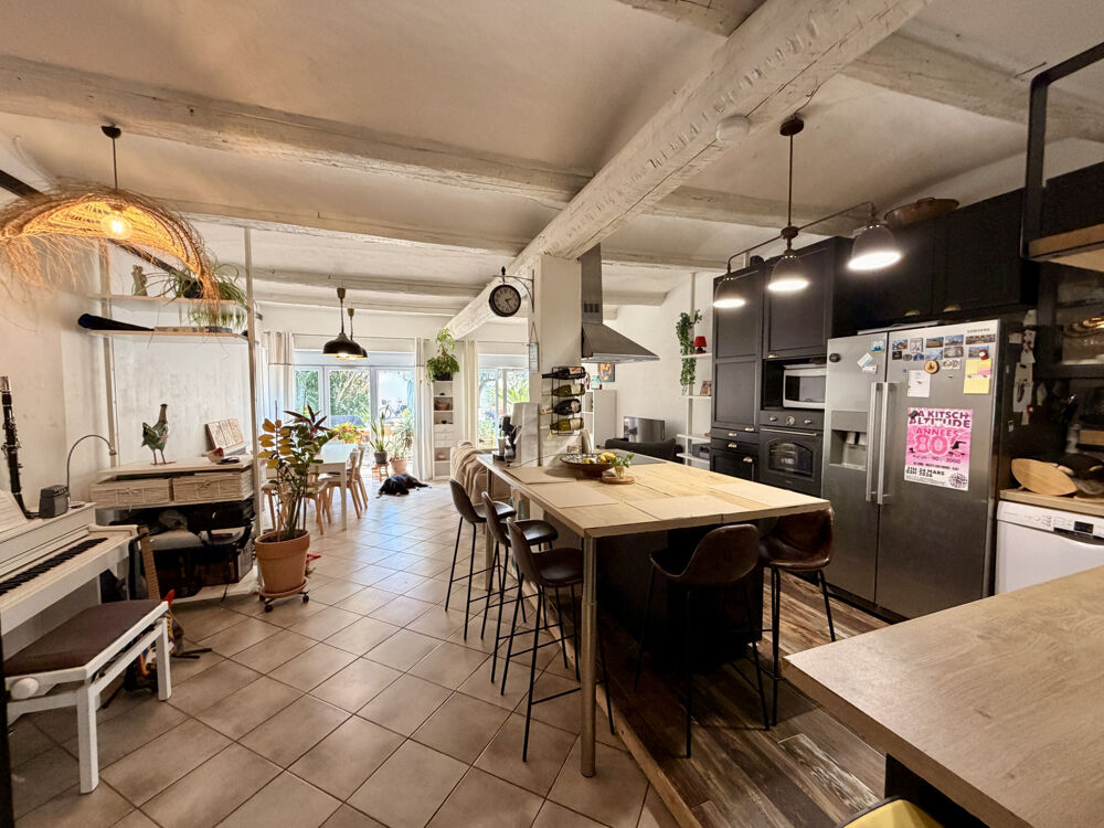 Vente Maison Vergèze 150 m de la gare , en exclusivité Maison de village de 136 m2 hab 5 chambres , 2 parking piscine Vergeze