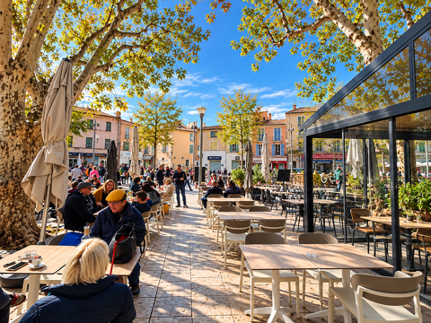  MARTIGUES   EMPLACEMENT D'EXCEPTION SUR LE COURS DU 4 SEPTEMBRE POUR CETTE CRÊPERIE À FORT POTENTIEL ! 
