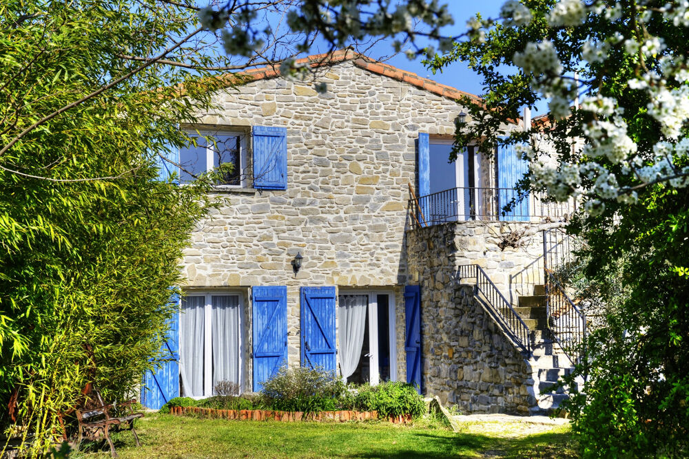 SECTEUR QUISSAC : Propriété comprenant 1 habitation principale et 3 gîtes avec piscine