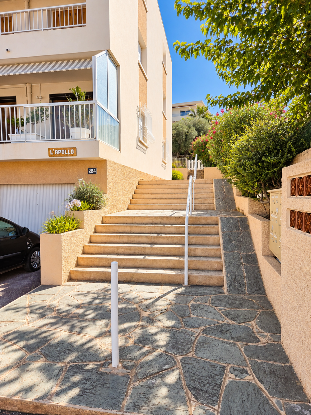 SIX-FOURS-LES-PLAGES T2 60 M2 DERNIER ÉTAGE VUE MER 300 M DE LA PLAGE