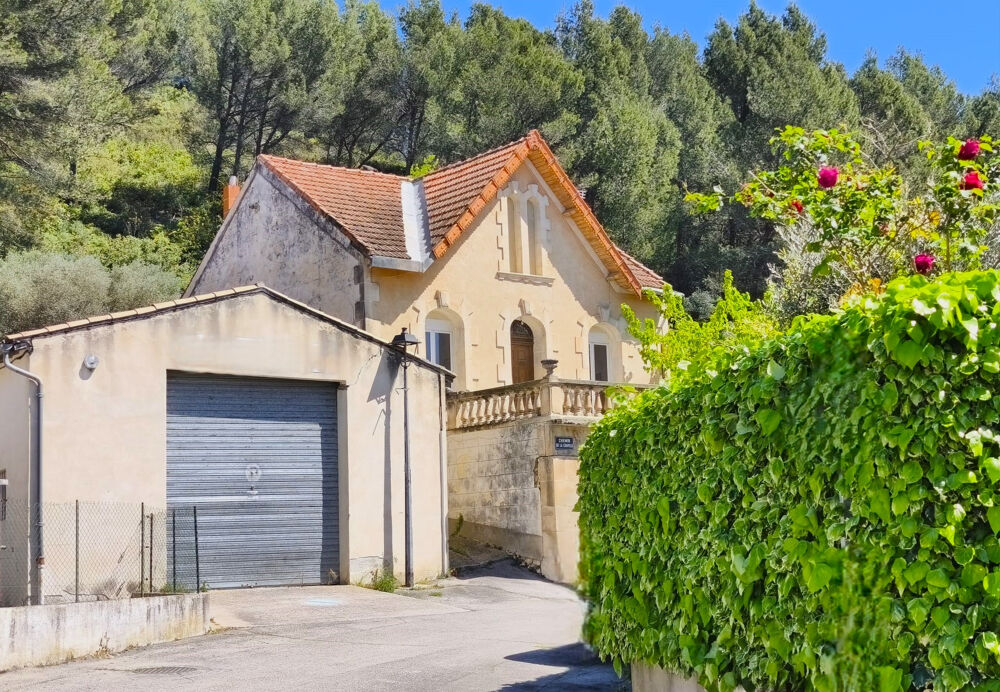 DPT(13) BOULBON A VENDRE MAISON DE VILLAGE DE 1930
