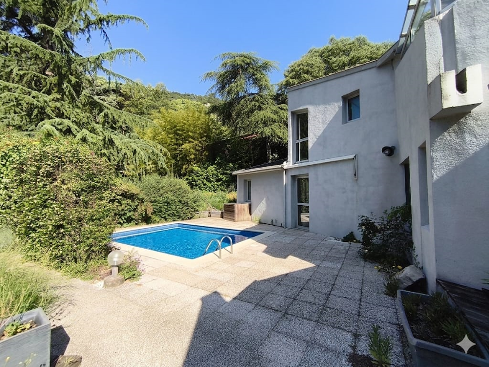 à vendre  Propriété/château Valence (26000)