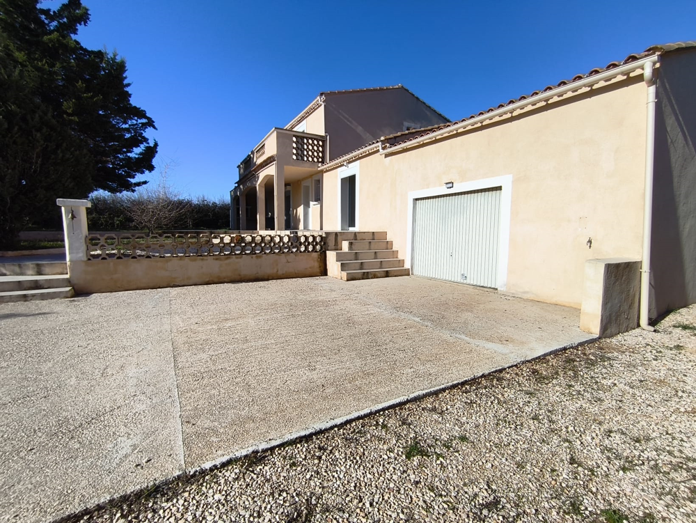 DPT (30) A vendre somptueuse villa traditionnelle-contemporaine à Domazan