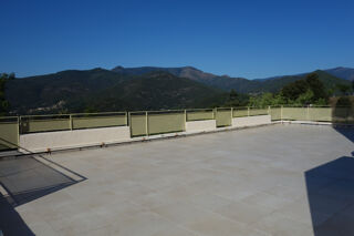  Immeuble � vendre 15 + pi�ces 2300 m�