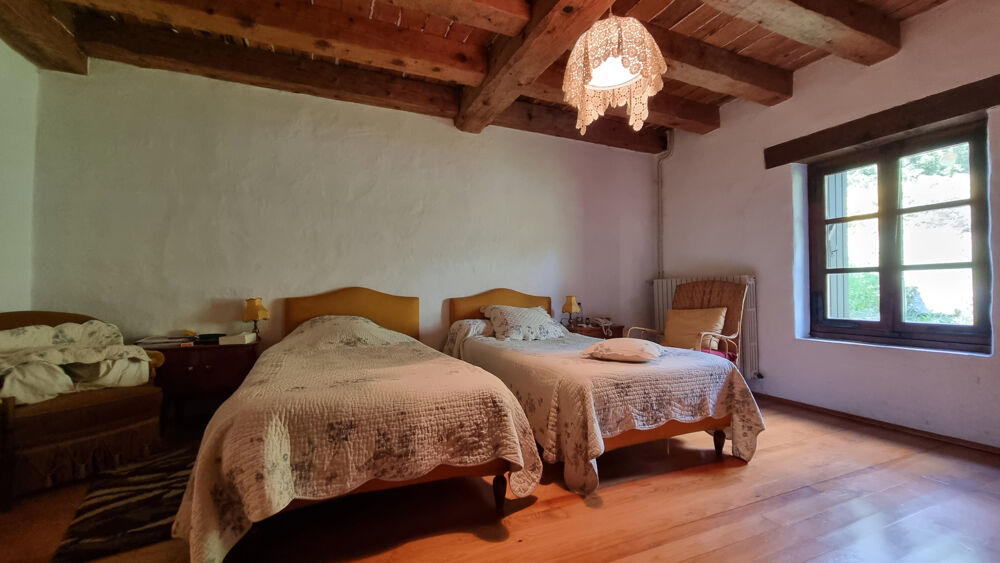 à vendre  Propriété/château Le Lac-d'Issarlès (07470)