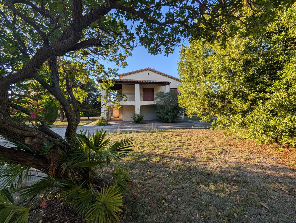 Dépt Hérault (34) - Prades Le Lez à vendre maison de 250m2 en R+1 avec sous sol complet sur parcelle de 3617m2