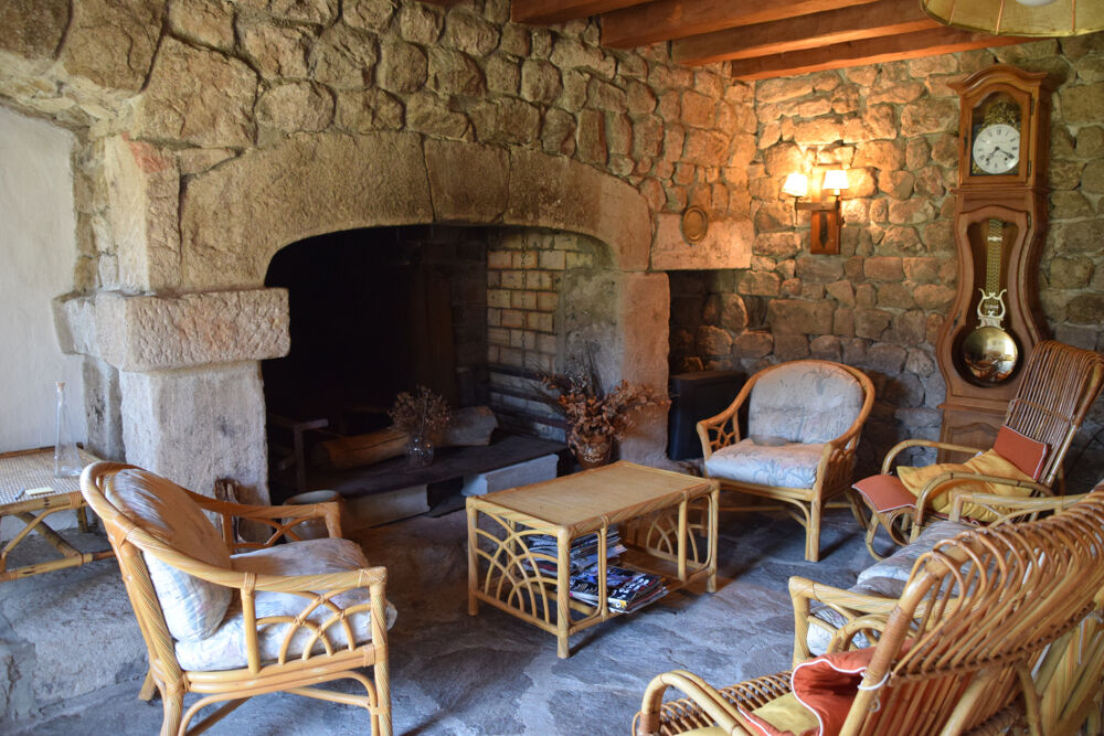 à vendre  Propriété/château Le Lac-d'Issarlès (07470)